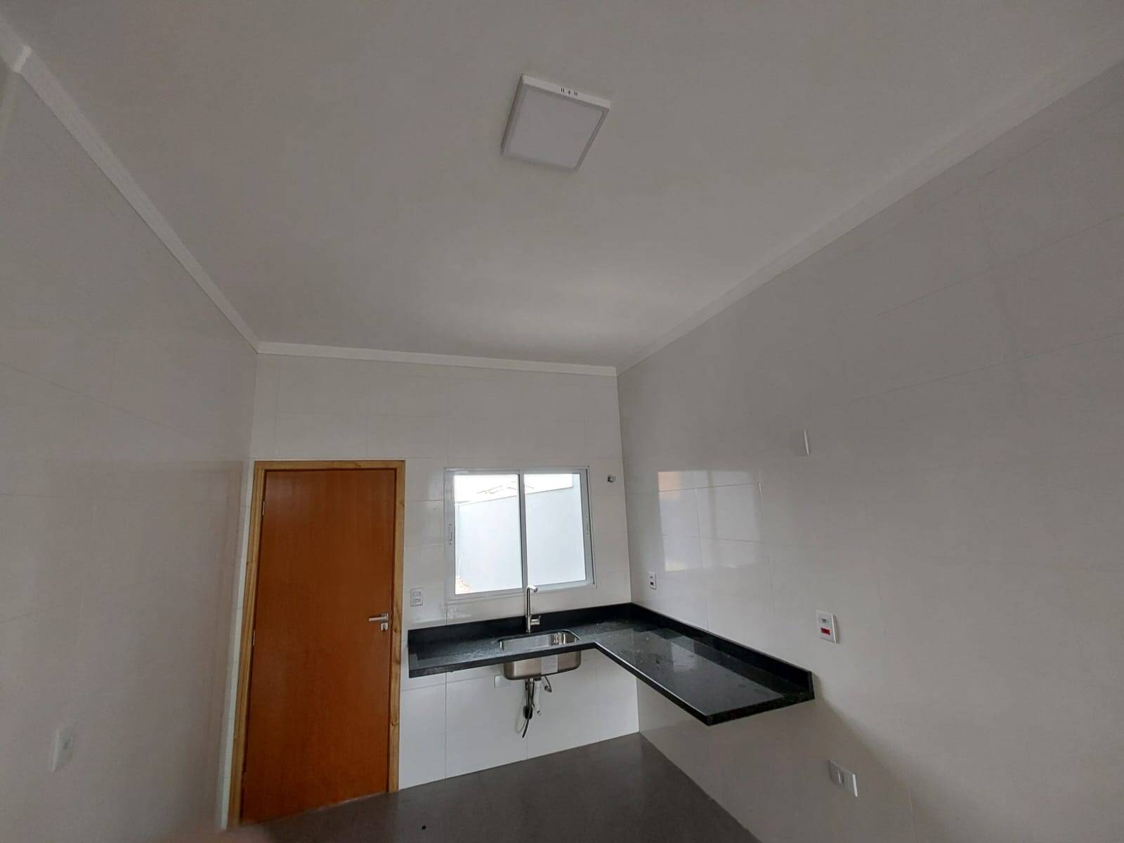 Casa à venda com 2 quartos, 200m² - Foto 4