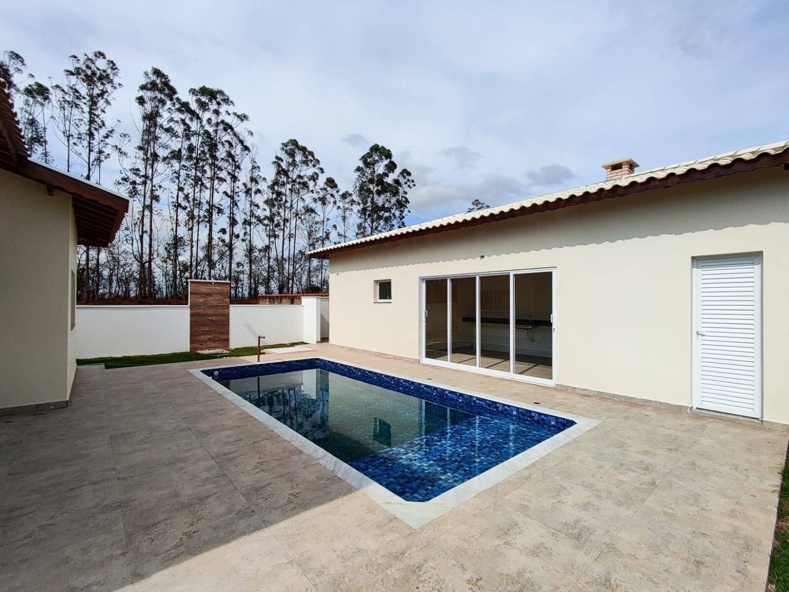 Casa de Condomínio à venda com 3 quartos, 450m² - Foto 4