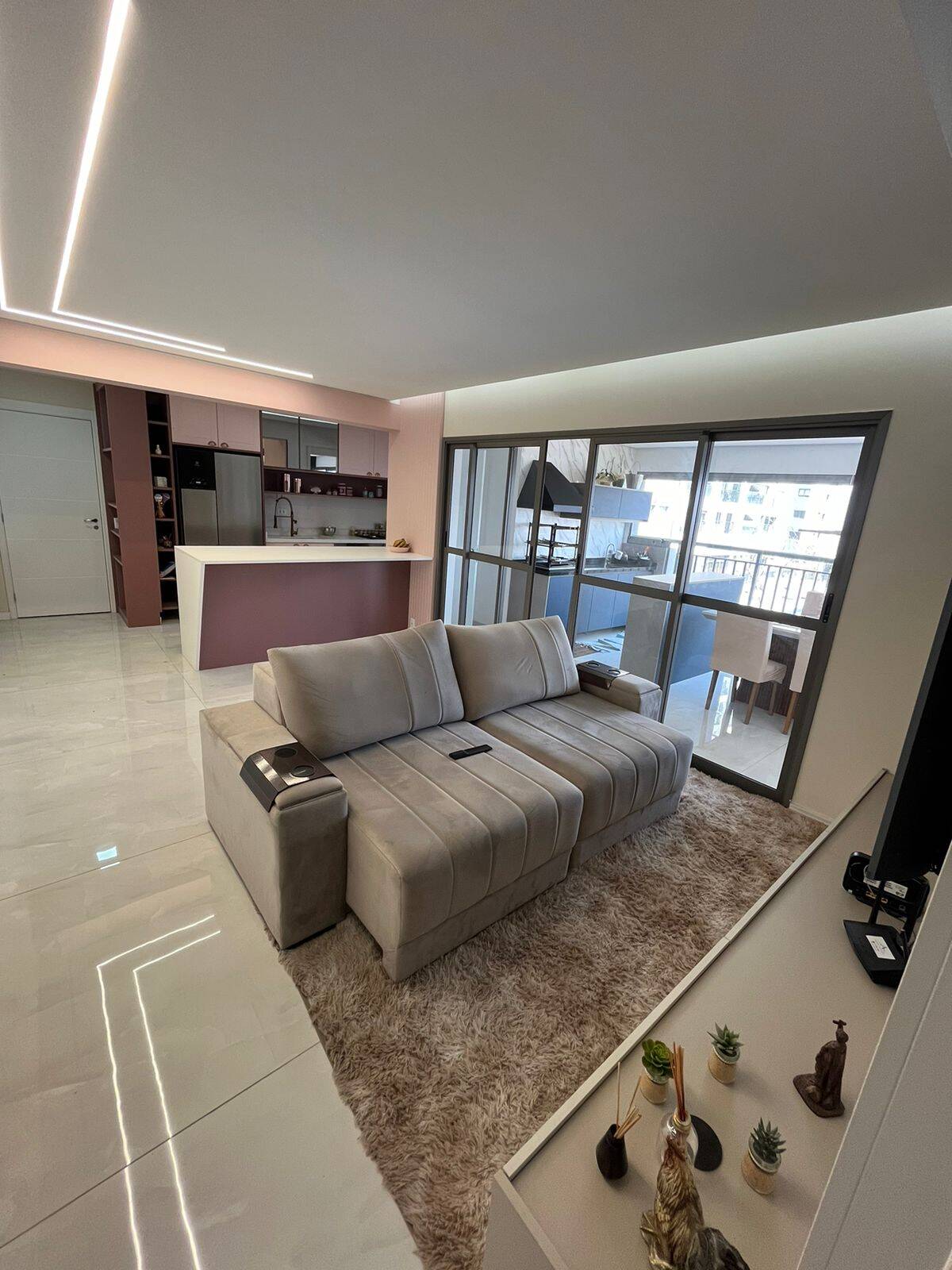 Apartamento à venda com 3 quartos, 121m² - Foto 1