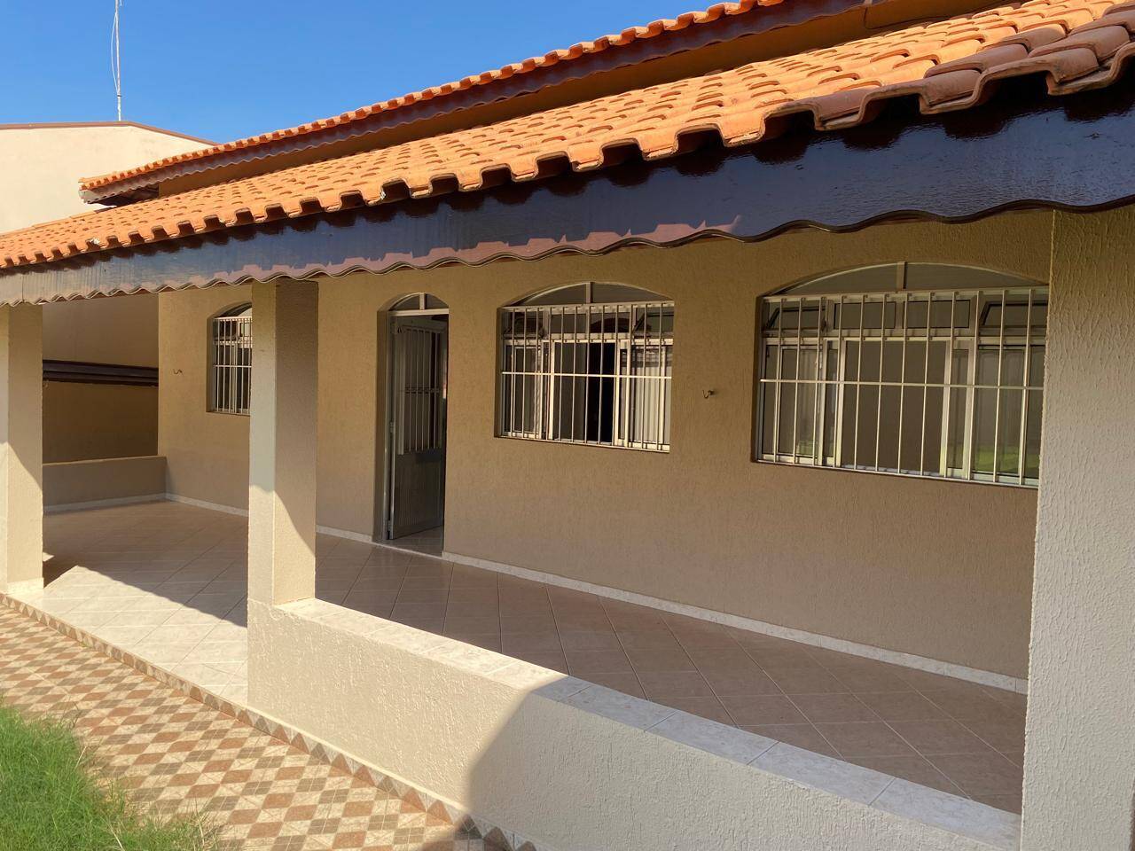 Casa à venda com 2 quartos, 250m² - Foto 1