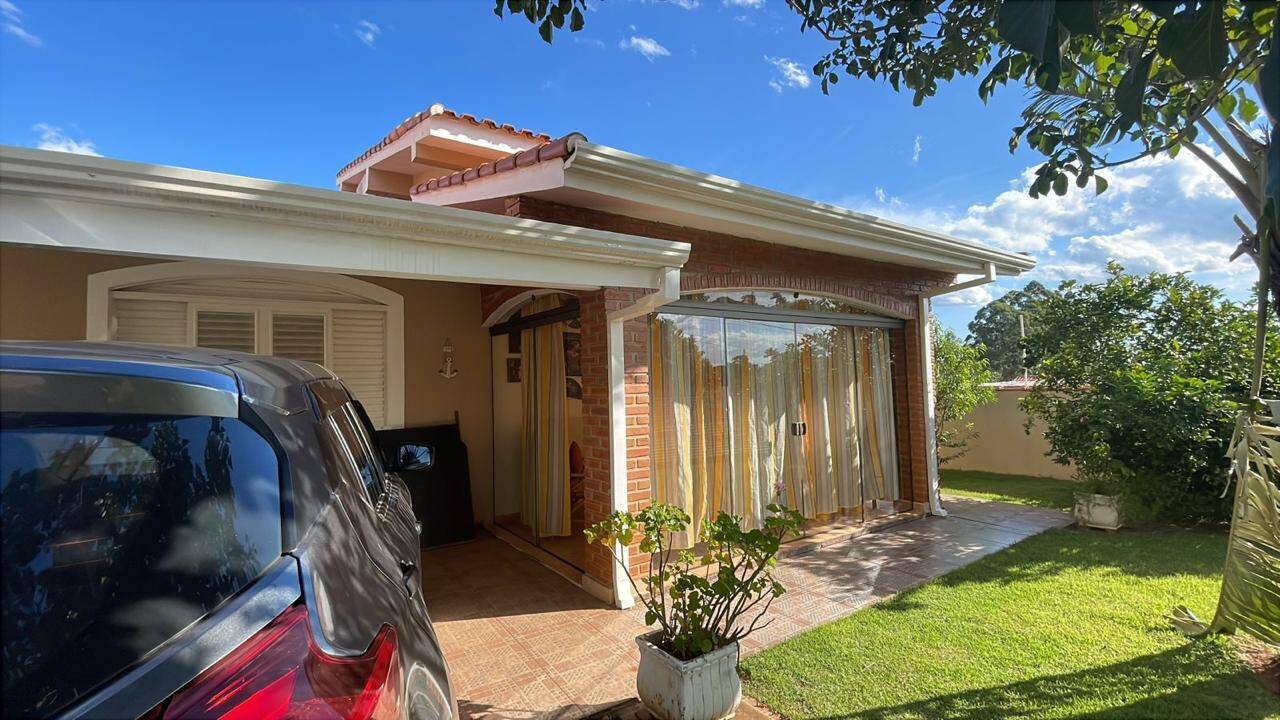 Casa de Condomínio à venda com 3 quartos, 450m² - Foto 1