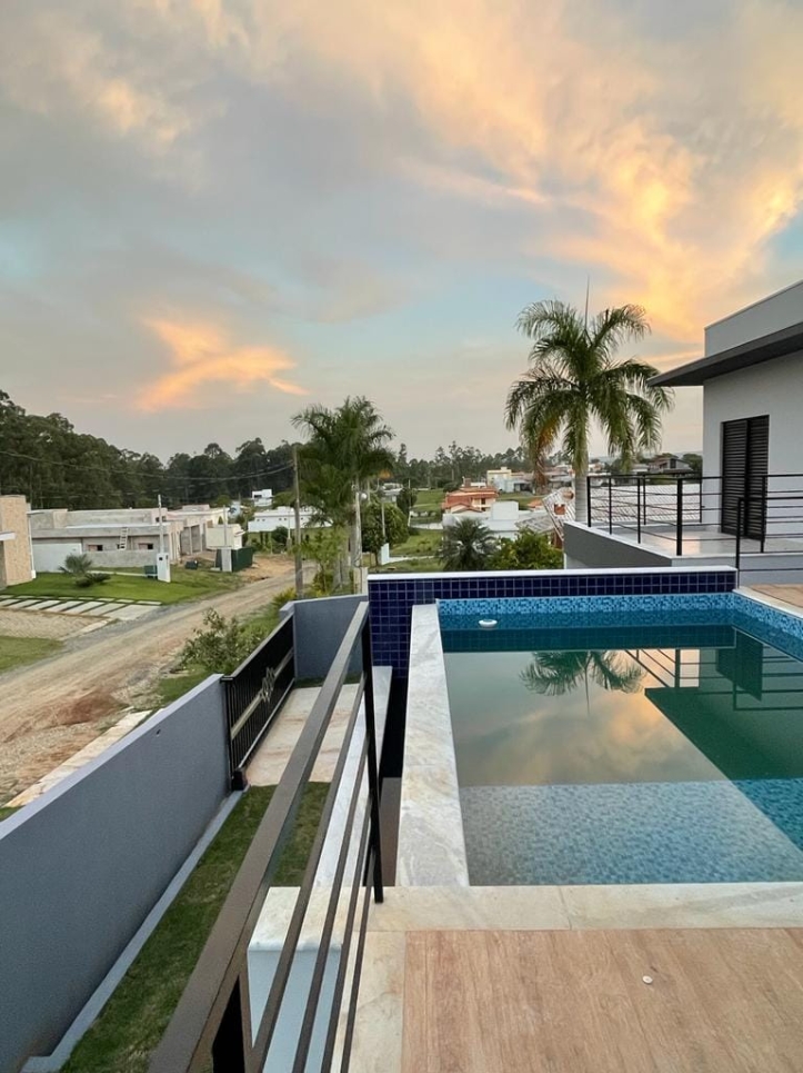 Casa de Condomínio à venda com 3 quartos, 202m² - Foto 4