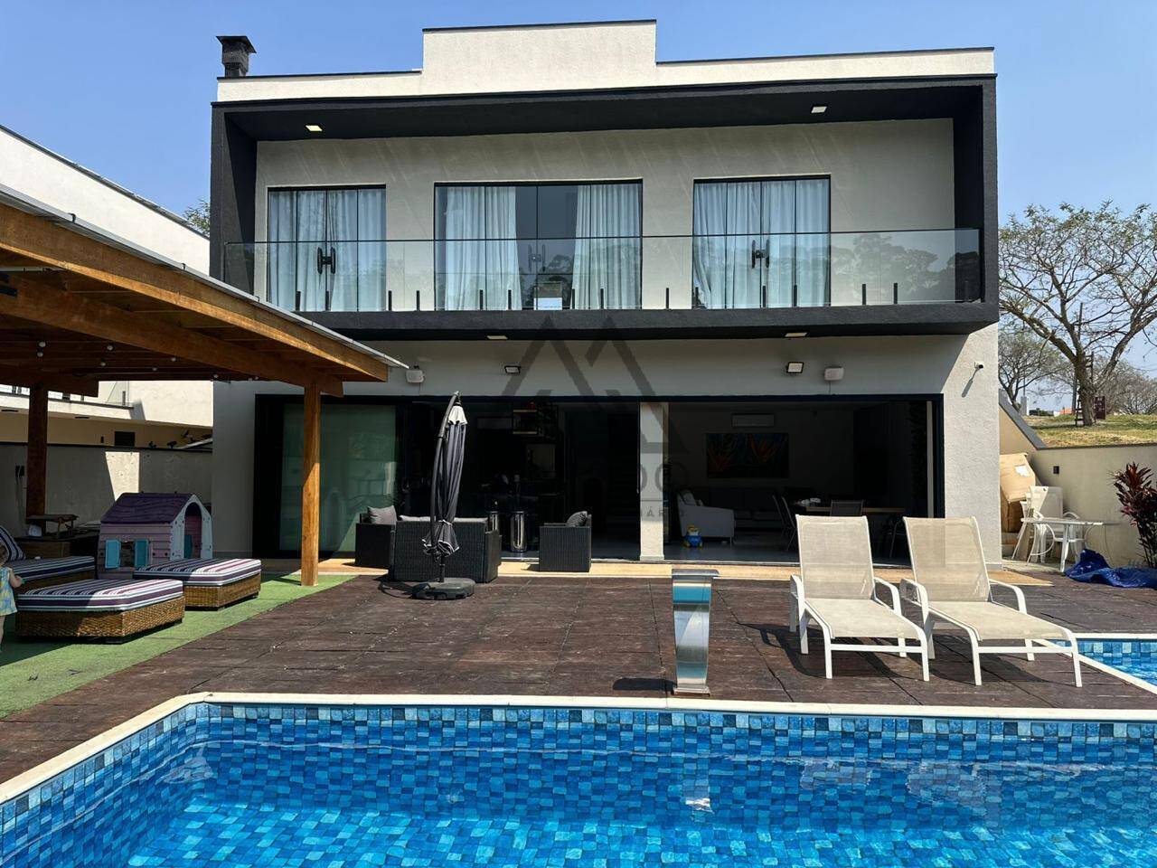 Casa de Condomínio à venda com 4 quartos, 450m² - Foto 1