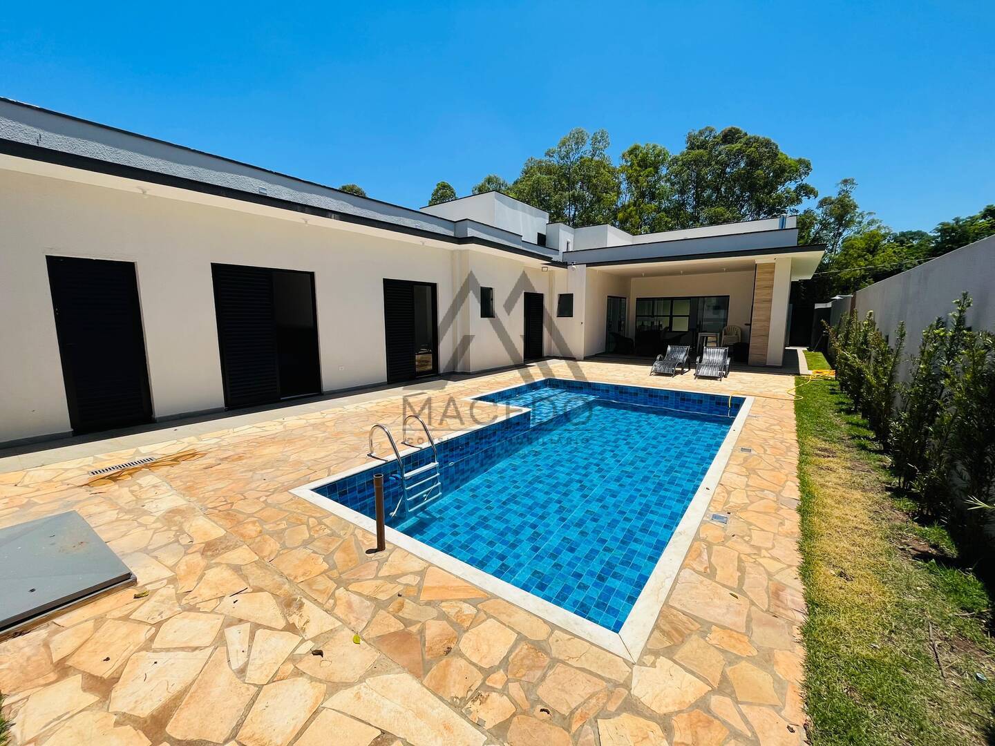 Casa de Condomínio à venda com 3 quartos, 450m² - Foto 3